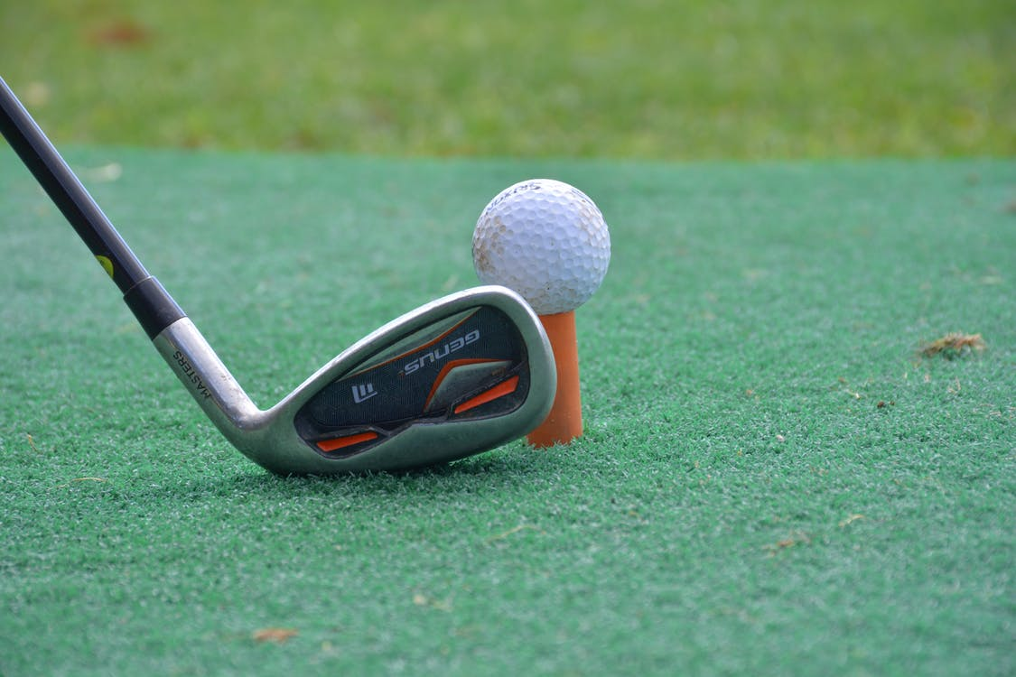 9 Best Gift Ideas for Golf Lovers Within Your Budget