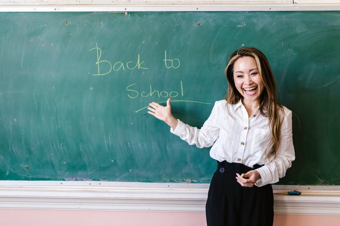 You are currently viewing 14 Heartfelt Back-to-School Teacher’s Practical Gifts