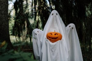 Read more about the article 16 Heartwarming Halloween Gifts for Adults– Choose!