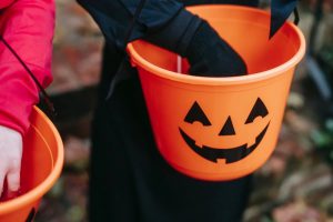Read more about the article 15 Halloween Treat Bags That Will Up Your Trick-or-Treat Game