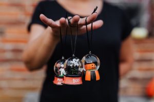 Read more about the article Boo-tiful: 10 Personalized Halloween Office Decor for Every Workspace