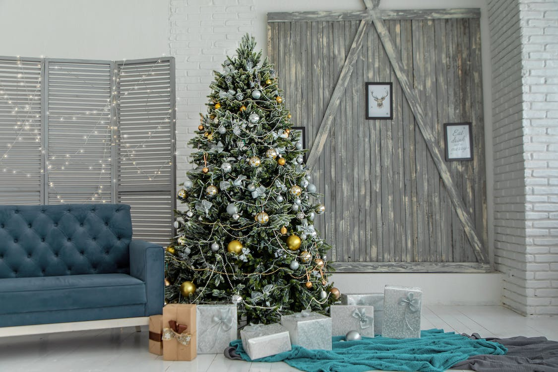 You are currently viewing 30 Magical Christmas Tree Decorating Ideas for Your Home