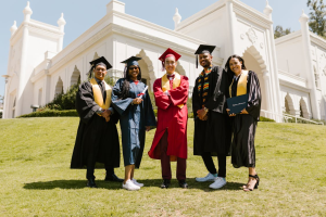 Read more about the article How to Wear a Graduation Hood (Beginner’s Guide)