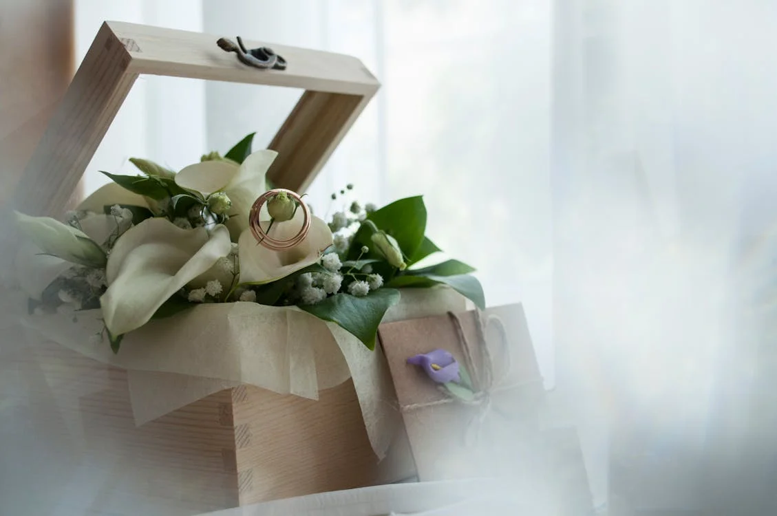 You are currently viewing 11 Perfect Wedding Gift Items for New Couples