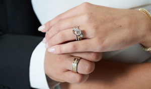 Read more about the article The Ultimate Guide to Wedding Rings: Types, Selection Tips, and Timeless Elegance