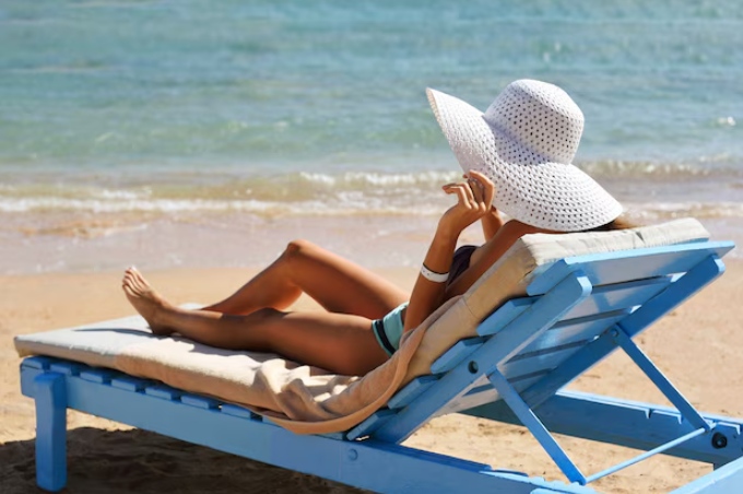 You are currently viewing What to Pair with a Beach Towel as a Gift?