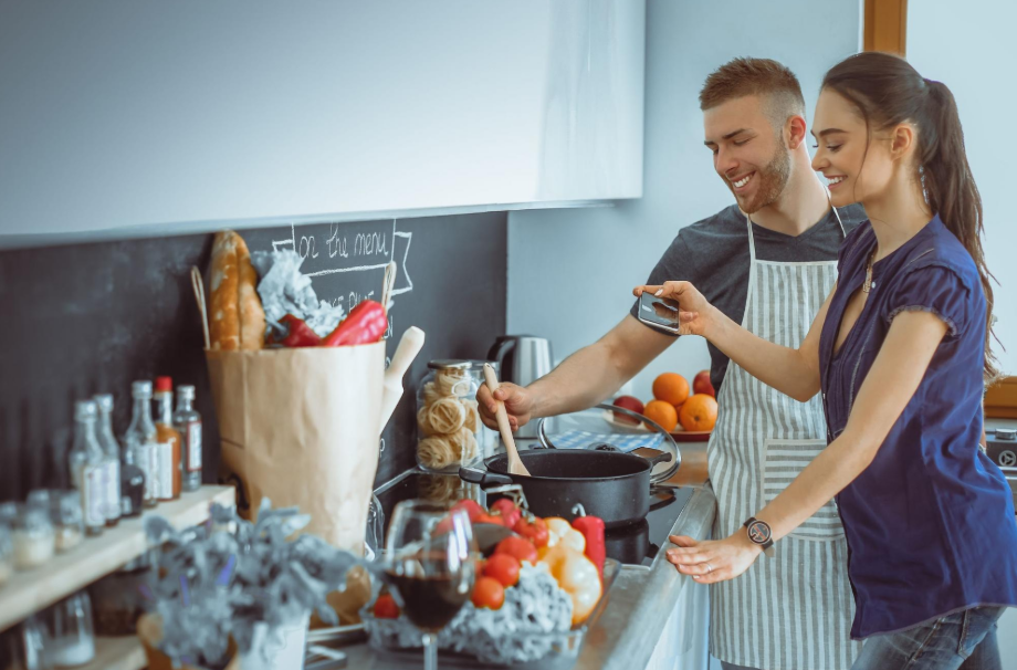You are currently viewing 14 Unique Gifts for Someone Who Loves to Cook