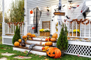 Read more about the article 10 Tips To Make Your House Look a Little Spooky for Halloween